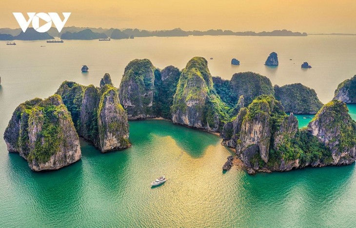 ឈូងសមុទ្រ Ha Long - ប្រជុំកោះ Cat Ba៖ តំបន់បេតិកភណ្ឌធម្មជាតិពិភពលោក អន្តរខេត្ត ទីក្រុងដំបូងនៅវៀតណាម - ảnh 5