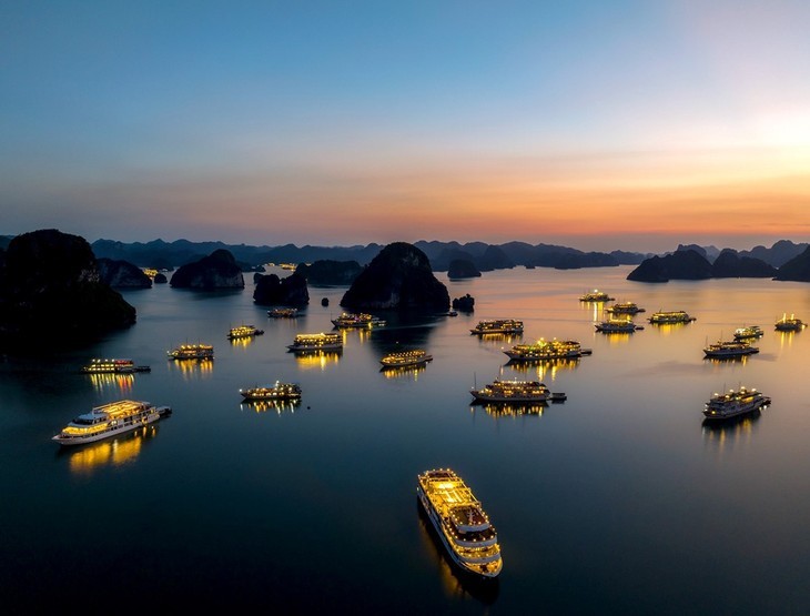 ឈូងសមុទ្រ Ha Long - ប្រជុំកោះ Cat Ba៖ តំបន់បេតិកភណ្ឌធម្មជាតិពិភពលោក អន្តរខេត្ត ទីក្រុងដំបូងនៅវៀតណាម - ảnh 6