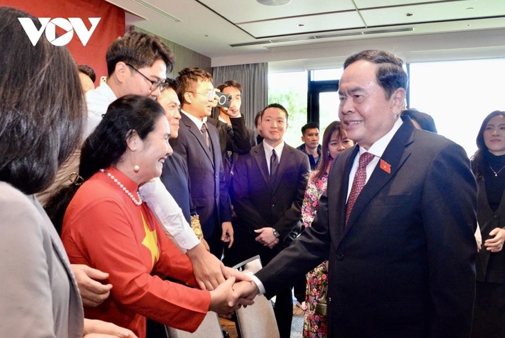 ប្រធានរដ្ឋសភាលោក ត្រឹន ថាញ់ មិន អញ្ជើញជួបប្រាស្រ័យជាមួយសហគមន៍ជនវៀតណាមនៅជប៉ុន - ảnh 1