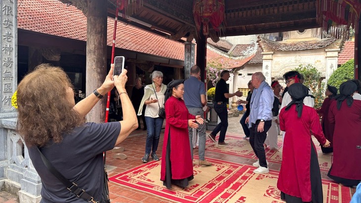ភូមិបុរាណ Hung Lo៖ កន្លែងរក្សាលក្ខណៈវប្បធម៌ប្រពៃណីដែលផ្សាភ្ជាប់ជាមួយជំនឿគោរពបូជាបណ្តាស្តេចហ៊ុង - ảnh 3