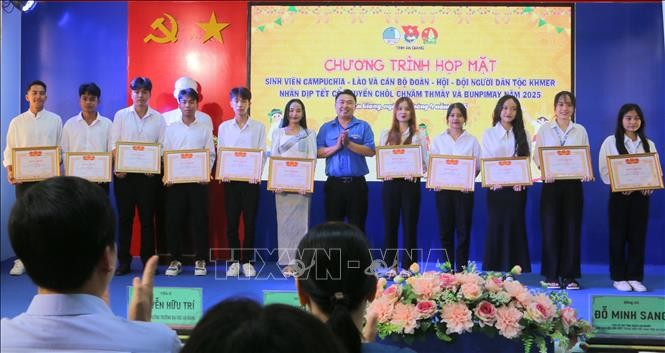 ពូនជ្រុំចំណង់សាមគ្គីភាព មិត្តភាព និងកិច្ចសហប្រតិបត្តិការរវាងវៀតណាម-កម្ពុជា-ឡាវ - ảnh 1