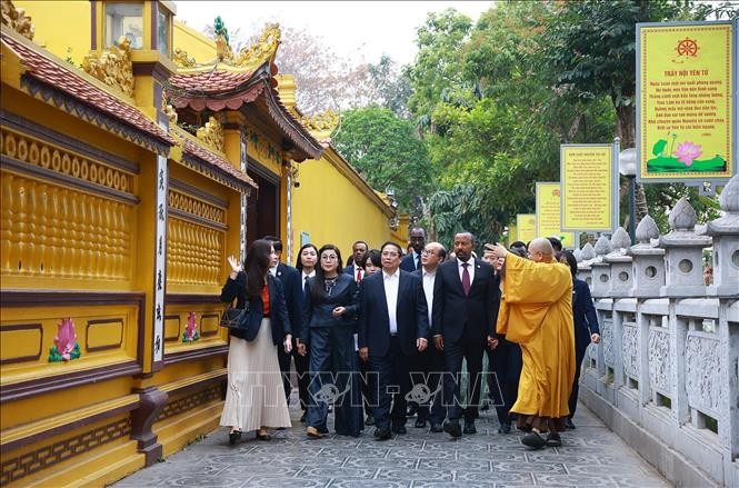 នាយករដ្ឋមន្ត្រីអេត្យូពី​អញ្ជើញ​ទៅទស្សនាវត្ត Tran Quoc - ảnh 3