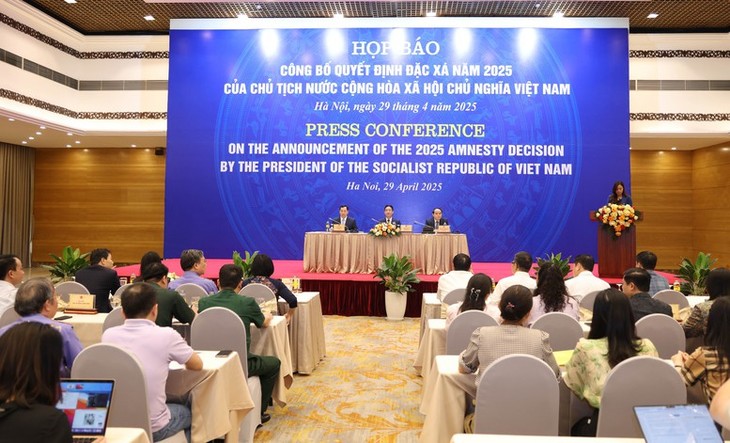 ប្រកាសសេចក្តី​សម្រេច​របស់ប្រធាន​រដ្ឋ ​ក្នុង​ការ​លើក​លែង​ទោស​ចំពោះ​​អ្នក​ទោស​ជាង ៨​.០០០ ​នាក់ - ảnh 1