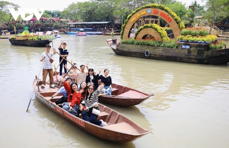 ទួរទេសចរណ៍ “ឆ្លងកាត់បទពិសោធន៍បៃតង - ចំតាមរដូវក្តៅប្រកបដោយគុណភាព”នៅ Can Tho - ảnh 3