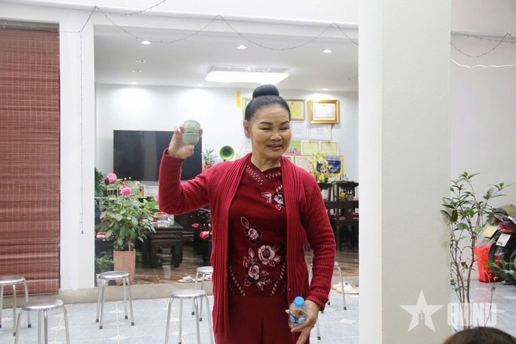 សិប្បការិនីង្វៀន ធី មិញ តឹម - អ្នករក្សាចង្វាក់ស្គរក្នុងពិធីបុណ្យ - ảnh 1