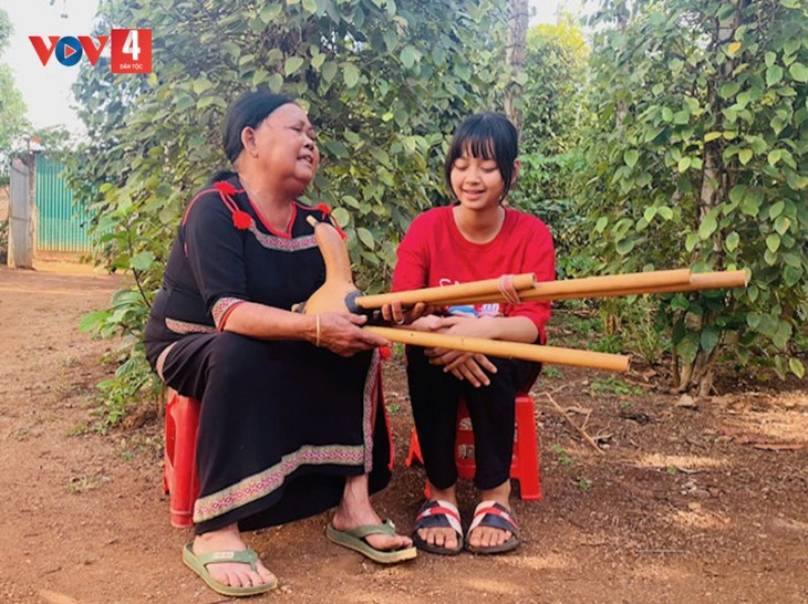 H Ƀliư̆ Hwing - សិល្បការិនីជនជាតិអេដេ ថែរក្សាព្រលឹងនៃបទចម្រៀងប្រជាប្រិយ Eirei - ảnh 1