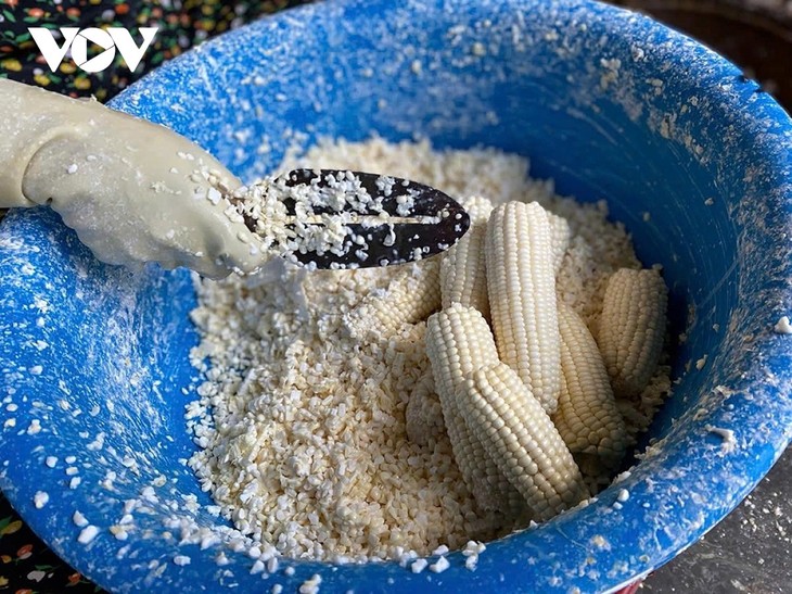 នំពោតចំហុយ - ម្ហូបបែបបុរាណរបស់ជនជាតិ K'Ho នៅខេត្ត Lam Dong - ảnh 2