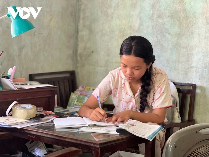 “ជួយប្អូនៗកុមារទៅសាលារៀន - សាបព្រួសគ្រាប់ពូជនៃក្តីសង្ឃឹមសម្រាប់សិស្សក្រីក្រនៅតំបន់ព្រំដែន Gia Lai - ảnh 1