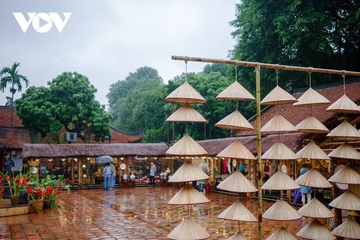 មហោស្រព Thang Long – ហាណូយ ឆ្នាំ២០២៥៖ ផ្ទាំងគំនូរវប្បធម៌ដ៏​ចម្រុះពណ៌បានប្រមូលផ្តុំនៅ Van Mieu - Quoc Tu Giam - ảnh 2