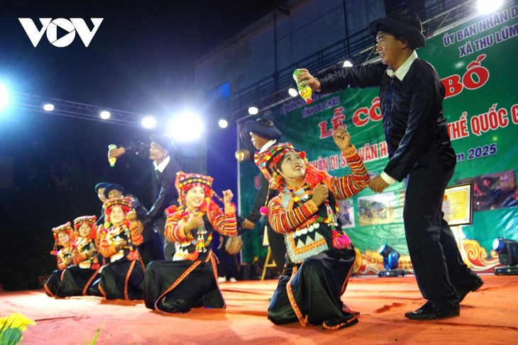 “របាំ Xoe ហាញី – កំណាព្យវីរកថា Xa Nha Ca”៖ អត្តសញ្ញាណរបស់ក្រុមជនជាតិភាគតិចហាញីនៅទន្លេដាខាងលើ - ảnh 1