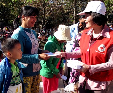 Đẩy mạnh cuộc vận động “Mỗi tổ chức, mỗi cá nhân gắn với một địa chỉ nhân đạo” - ảnh 1