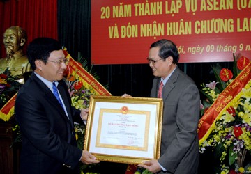 Vụ ASEAN, Bộ Ngoại giao đón nhận Huân chương Lao động Hạng nhất - ảnh 1