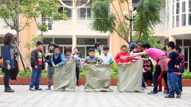 Hội chợ Xuân “Vòng tay yêu thương” - ảnh 1