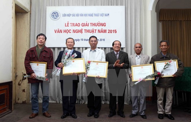 Trao giải thưởng Văn học Nghệ thuật năm 2015  - ảnh 1