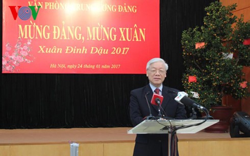 Tổng Bí thư chúc tết Văn phòng Trung ương Đảng - ảnh 1