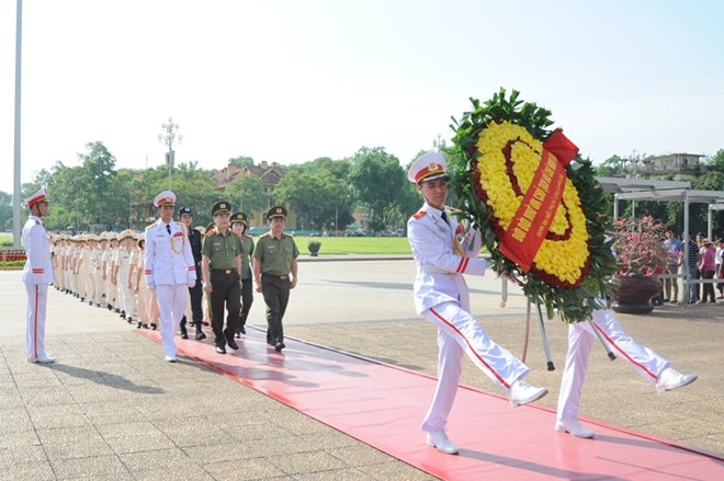  Phụ nữ Công an Nhân dân học tập và làm theo tấm gương đạo đức Hồ Chí Minh - ảnh 1