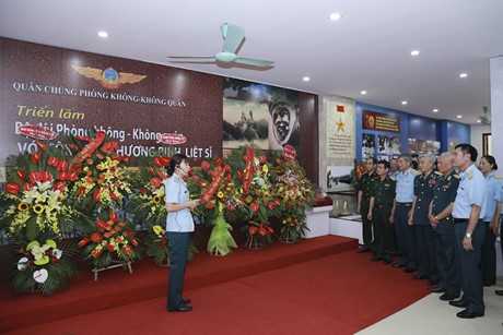 Khai mạc triển lãm “Bộ đội Phòng không – Không quân với công tác thương binh, liệt sỹ” - ảnh 1