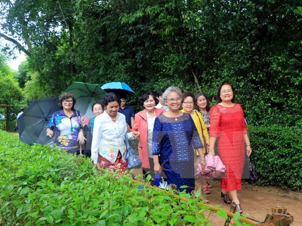 Phó Chủ tịch Quốc hội Uông Chu Lưu gặp mặt Đoàn cựu giáo viên kiều bào Việt Nam tại Thái Lan - ảnh 1