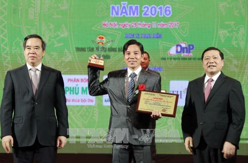 Tôn vinh các sản phẩm nông nghiệp tiêu biểu năm 2016 - ảnh 1