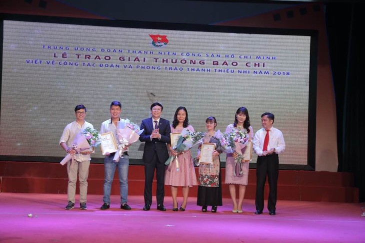 Trao giải thưởng báo chí toàn quốc về công tác đoàn và phong trào thanh thiếu nhi năm 2018  - ảnh 2