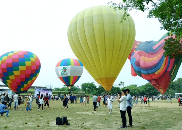 Lướt trên không trung cùng khinh khí cầu - ảnh 1