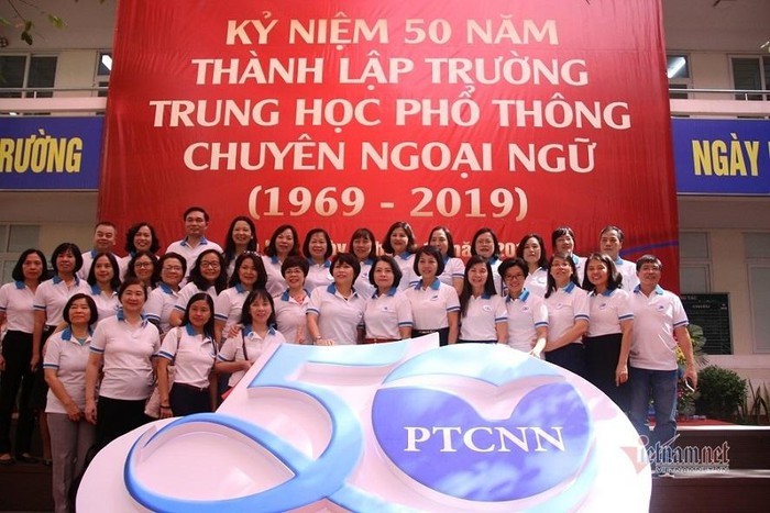 Lễ Kỷ niệm 50 năm Trường Trung học phổ thông Chuyên Ngoại ngữ, Đại học Quốc gia Hà Nội - ảnh 1