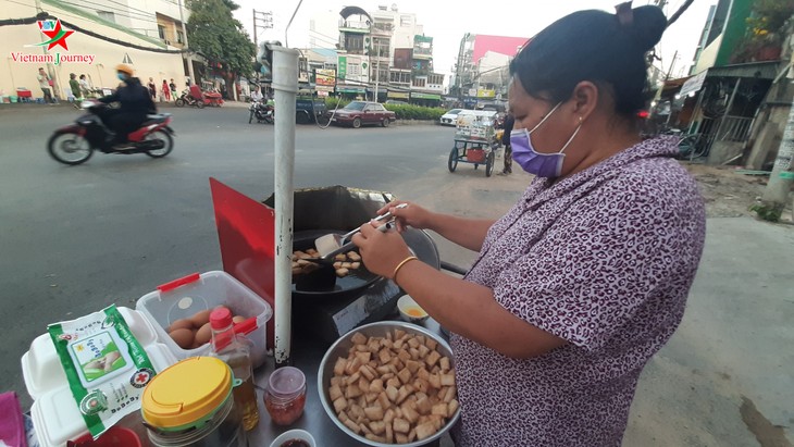 Mùa mưa Sài Gòn, rủ nhau ăn bột chiên - ảnh 2