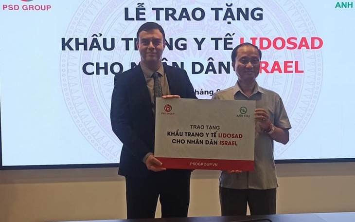 Dịch COVID-19: Trao tặng nhân dân Israel 100 nghìn khẩu trang y tế - ảnh 1