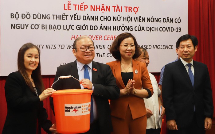 UNFPA hỗ trợ phụ nữ có nguy cơ bị bạo lực bộ đồ dùng cứu trợ khẩn cấp  - ảnh 1