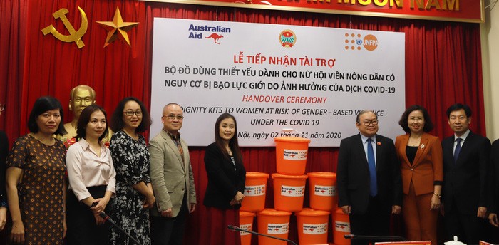 UNFPA hỗ trợ phụ nữ có nguy cơ bị bạo lực bộ đồ dùng cứu trợ khẩn cấp  - ảnh 2