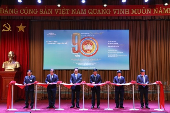 Khai mạc trưng bày chuyên đề “90 năm - Ngọn cờ Đại đoàn kết toàn dân tộc” - ảnh 1