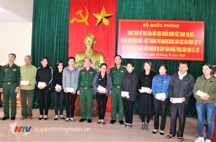 Hội Hữu nghị Đức - Việt và Hội Cựu chiến binh Việt Nam tại Đức hỗ trợ gia đình liệt sĩ ở miền Trung - ảnh 1