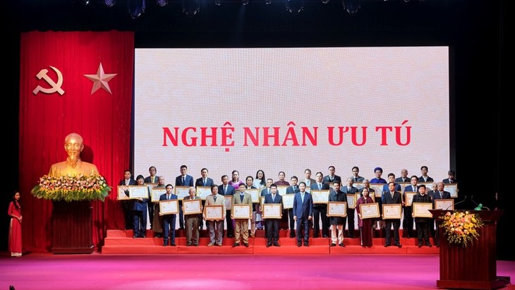 Trao tặng, truy tặng “Nghệ nhân nhân dân”, “Nghệ nhân ưu tú” trong lĩnh vực thủ công mỹ nghệ - ảnh 1