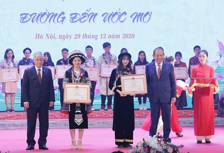 Tuyên dương 122 học sinh, sinh viên, thanh niên dân tộc thiểu số tiêu biểu năm 2020 - ảnh 1