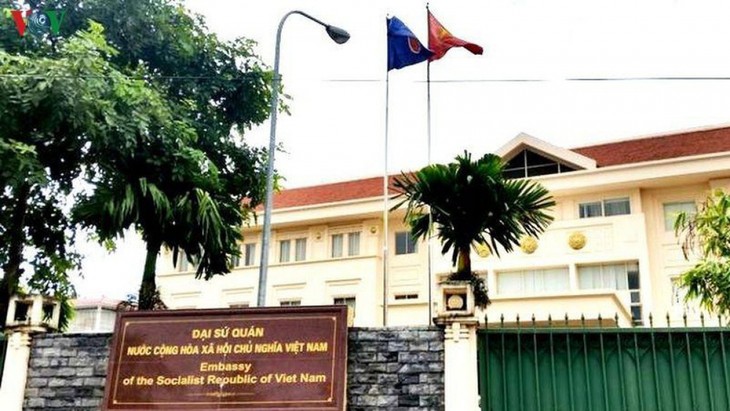 Công dân Việt Nam tại Lào tiếp tục đăng ký về nước - ảnh 1