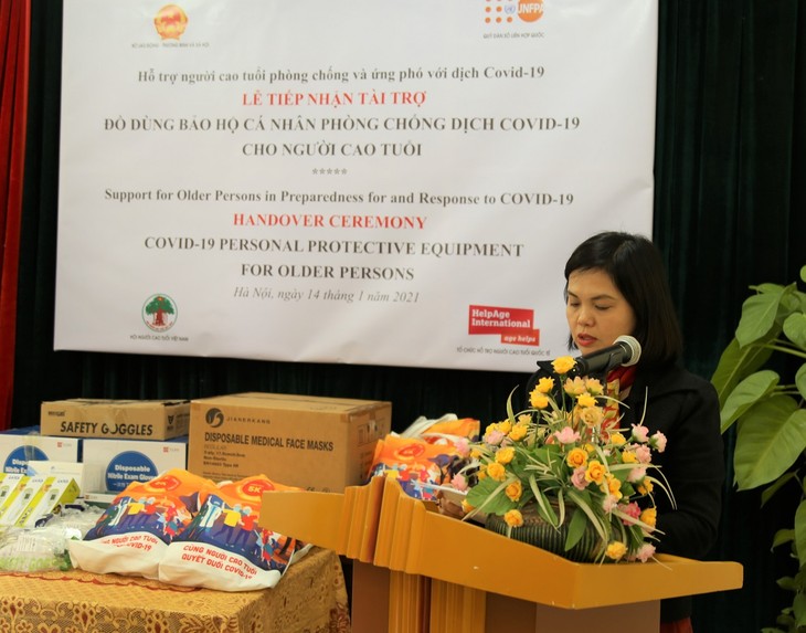 UNFPA tại Việt Nam cung cấp thiết bị bảo hộ cá nhân hỗ trợ người cao tuổi - ảnh 4