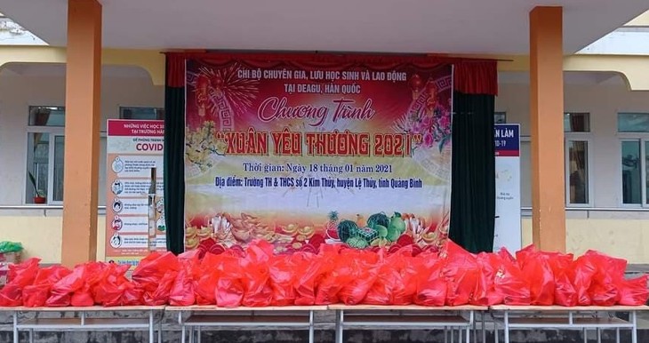 Người Việt ở Daegu trao quà Tết cho học sinh có hoàn cảnh khó khăn tại Quảng Bình - ảnh 4