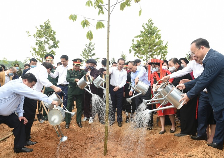 Phát triển kinh tế - xã hội hài hoà với thiên nhiên - ảnh 1