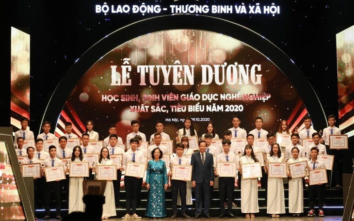 Lựa chọn tuyên dương 150 học sinh, sinh viên giáo dục nghề nghiệp xuất sắc năm 2021 - ảnh 1