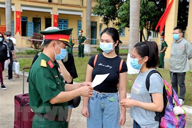 Thêm 6 ca mắc COVID-19 là người nhập cảnh được cách ly ngay - ảnh 1