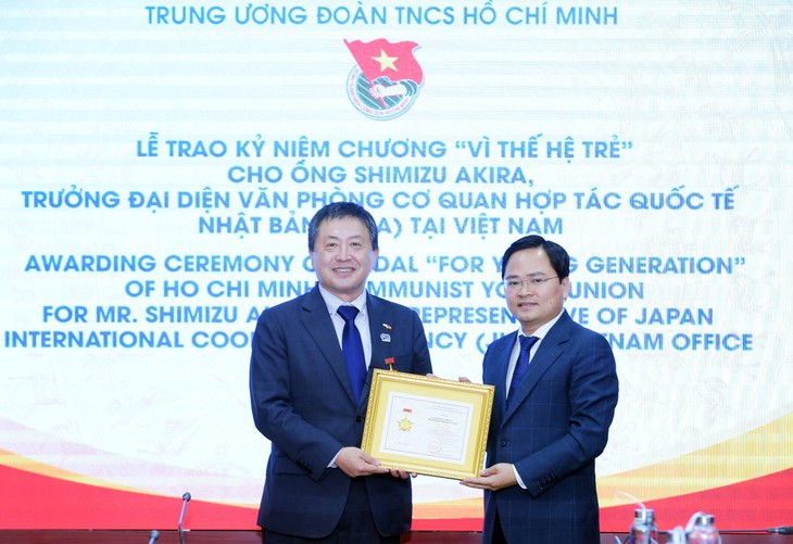 Trung ương Đoàn TNCS Hồ Chí Minh trao tặng Kỷ niệm chương “Vì thế hệ trẻ” cho Trưởng Đại diện Văn phòng JICA Việt Nam - ảnh 3