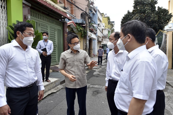 Phó Thủ tướng Vũ Đức Đam: ưu tiên lớn nhất là giữ khoảng cách tại Thành phố Hồ Chí Minh - ảnh 1