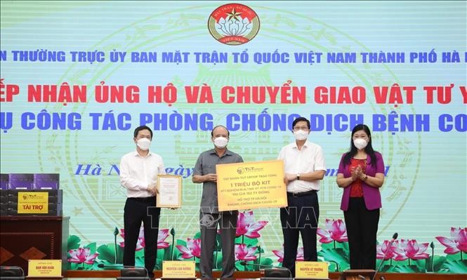 Hà Nội: Tiếp nhận tiền và hiện vật ủng hộ công tác phòng chống dịch - ảnh 1