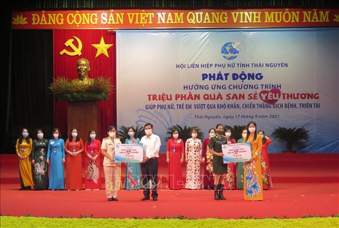 San sẻ yêu thương, thắp sáng ước mơ cho phụ nữ và trẻ em - ảnh 1