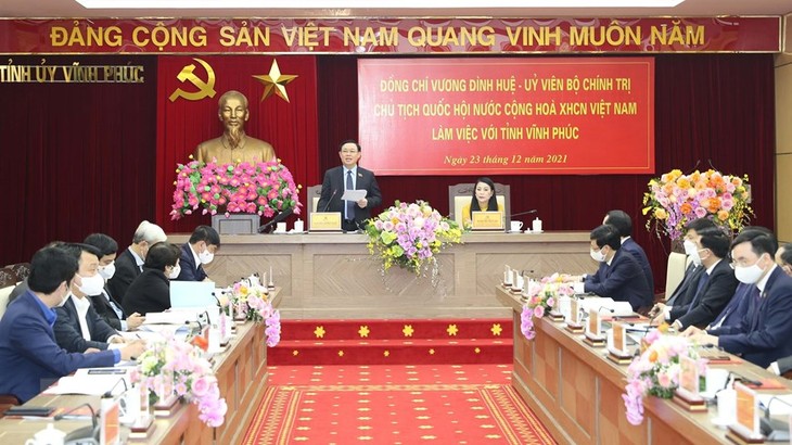 Chủ tịch Quốc hội Vương Đình Huệ làm việc với tỉnh Vĩnh Phúc - ảnh 1