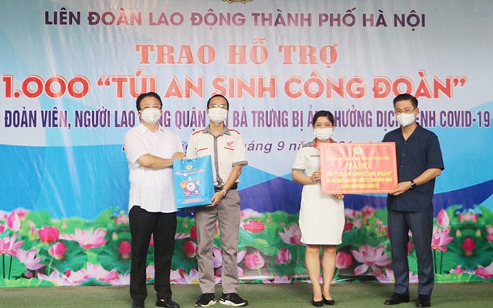 Hà Nội trao ít nhất 90.000 suất quà Tết dành tặng người có hoàn cảnh khó khăn - ảnh 1