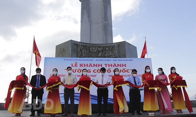 Khánh thành Đường cờ Tổ quốc trên tuyến đường ven biển Quy Nhơn - ảnh 1