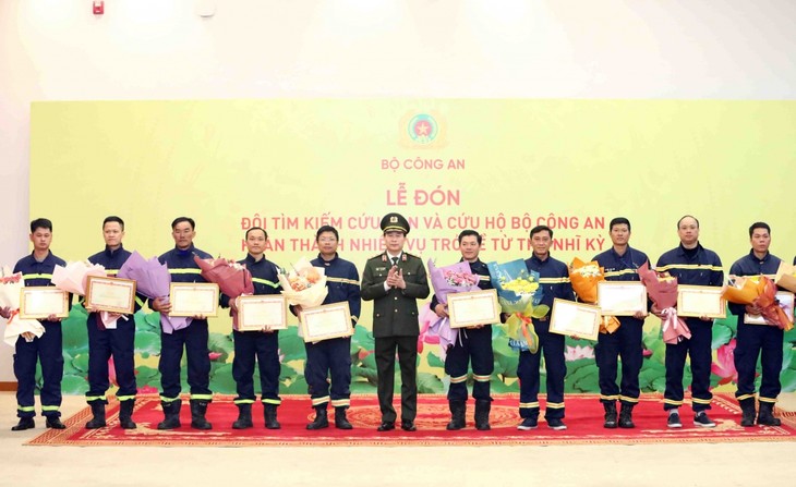 Bộ Công an khen thưởng đoàn công tác làm nhiệm vụ cứu nạn, cứu hộ tại Thổ Nhĩ Kỳ - ảnh 1