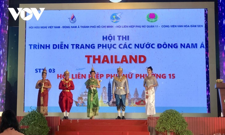 Trình diễn trang phục truyền thống các nước ASEAN - ảnh 2