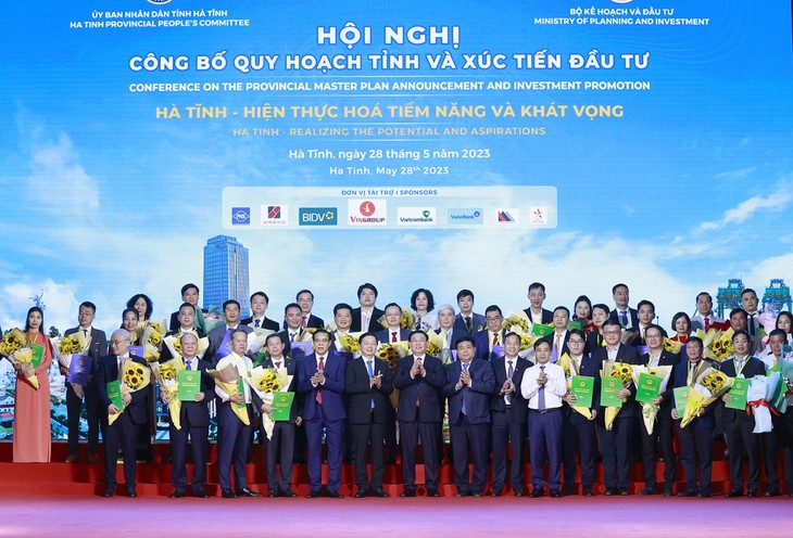 Chủ tịch Quốc hội Vương Đình Huệ: Hà Tĩnh cần chuyển hóa tiềm năng, lợi thế thành động lực phát triển - ảnh 2